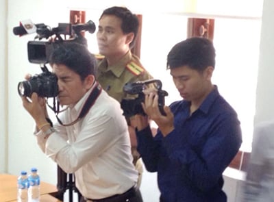 20160511-media-at-opening-of-cold-room